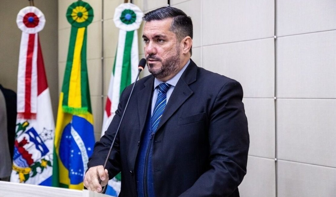 Leonardo Dias cobra fim do 'comércio' de agendamentos no CadÚnico em Maceió