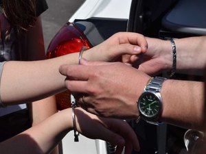 Mulher é suspeita de assassinar companheiro após discussão por celular