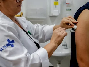 Apenas 5% dos adolescentes completaram vacinação contra a dengue em Alagoas