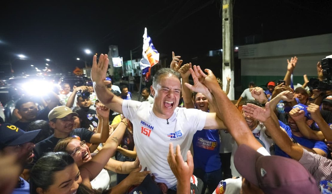 Mais de 5 mil pessoas fazem festa para receber Renan Filho em Olho d’Água das Flores