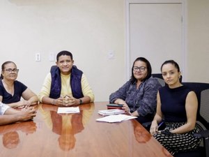 Prefeito Júlio Cezar concede 15% de reajuste salarial para a Educação do município