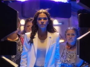 Besouro Azul consagra Marquezine com uma história hilária e empolgante