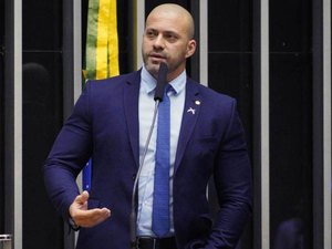 Alexandre de Moraes nega pedidos da defesa e mantém Daniel Silveira preso