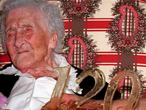 Francesa com o título de mais velha do mundo pode ter mentido sobre a própria idade