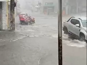 Chuva forte provoca alagamentos em Girau do Ponciano nesta Quarta-feira de Cinzas
