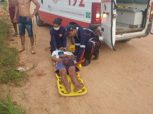 Jovem é encontrado desacordado e ensaguentado após agressão na madrugada