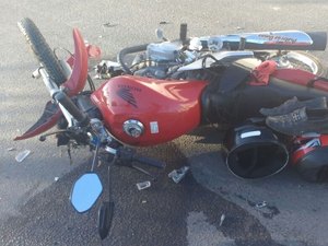 [Vídeo] Colisão entre caminhão e motocicleta deixa vítima em estado grave