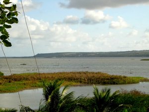 Dois jovens morrem afogados tentando fugir com moto roubada na Lagoa Mundaú