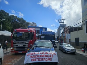 Carreata de permissionários da Ceasa congestiona trânsito no Centro de Maceió