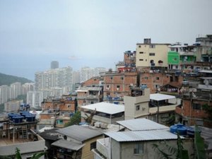 Policiais militares fazem operação na Rocinha depois de confrontos