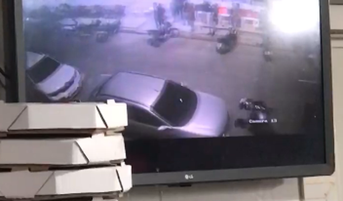 Homem é baleado em tentativa de assalto próximo a pizzaria na Santa Lúcia