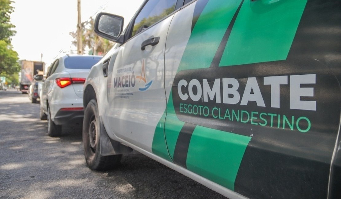 Operação identifica ligação irregular que despejava cerca de 20 mil litros de esgoto na Ponta Verde