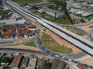 Dois homens armados roubam veículo na Rotatória do Aeroporto de Maceió sentido Benedito Bentes