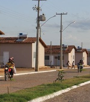 Casal assalta passageiros de transporte coletivo  em Arapiraca