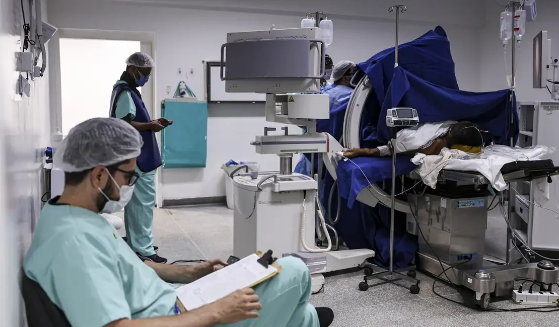 Ebserh abre inscrições para médicos com salários de até R$ 19,1 mil; há vagas para AL