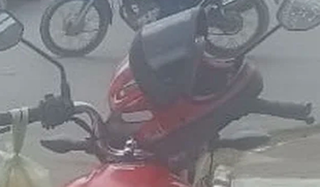 Carro e moto colidem na Avenida Expedicionários Brasileiros, em Arapiraca