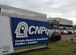 Governo libera R$ 250 milhões para bolsas do CNPq