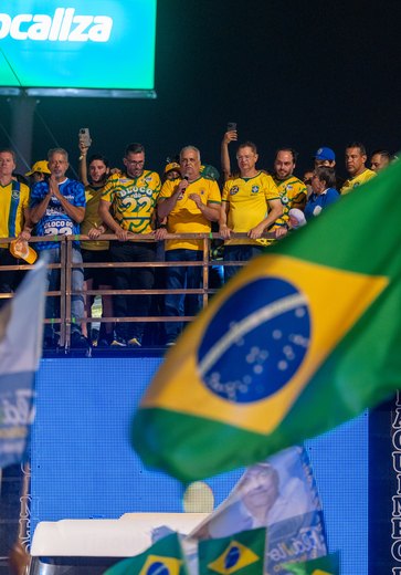 Maceió para no bloco do 22 e reúne milhares em apoio a Flávio Bolsonaro e Alfredo Gaspar