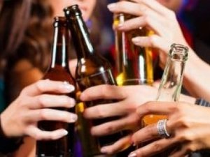 Deputados aprovam projeto que libera a venda de bebidas alcoólicas em estádios