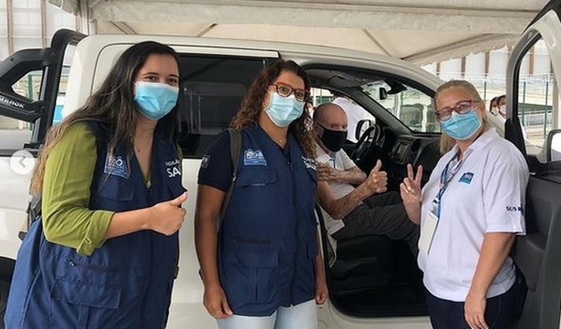 Zagallo é vacinado contra a Covid-19 no Rio de Janeiro