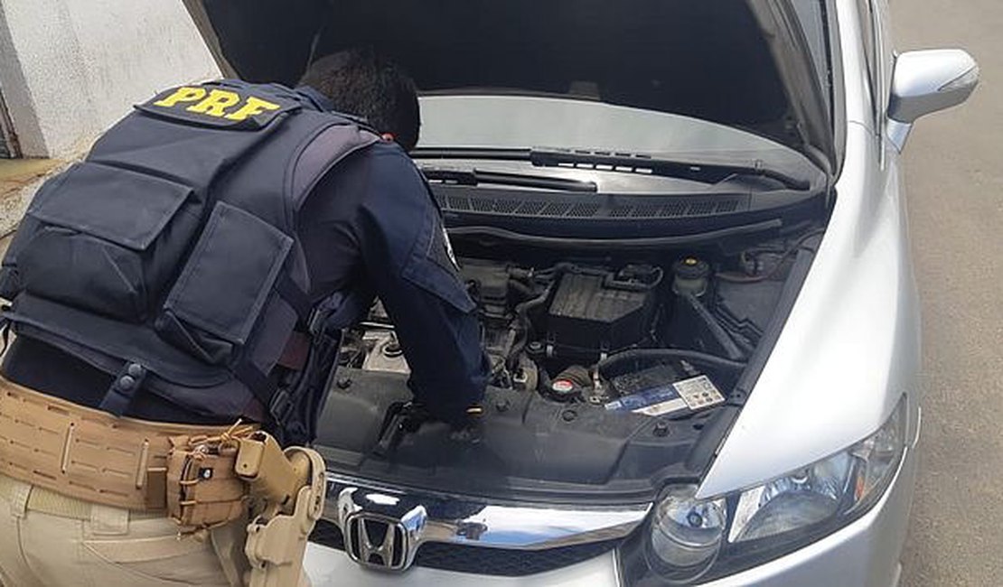 Motorista é preso pela PRF dirigindo veículo roubado em Santana do Ipanema