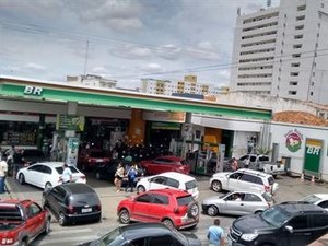 Litro da gasolina chega a custar R$ 10 no interior da Paraíba