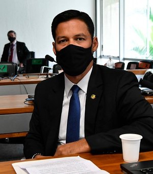 Rodrigo Cunha pede combate integrado à Covid-19 e defende pagamento de Auxílio Emergencial maior