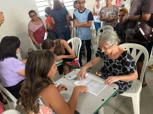 Prefeitura entrega carteiras da pessoa com deficiência e da CIPTEA em Palmeira dos Índios