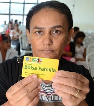Sem previsão para aumento, Bolsa Família corta 543 mil benefícios em apenas um mês