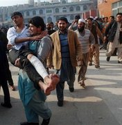 Talibã invade escola, mata 126 e faz crianças reféns