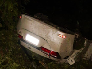 Motorista perde controle de veículo e capota no Sertão