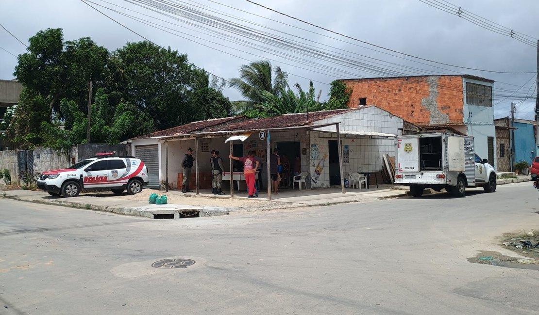 Homem é encontrado morto em bar no conjunto Village Campestre, em Maceió