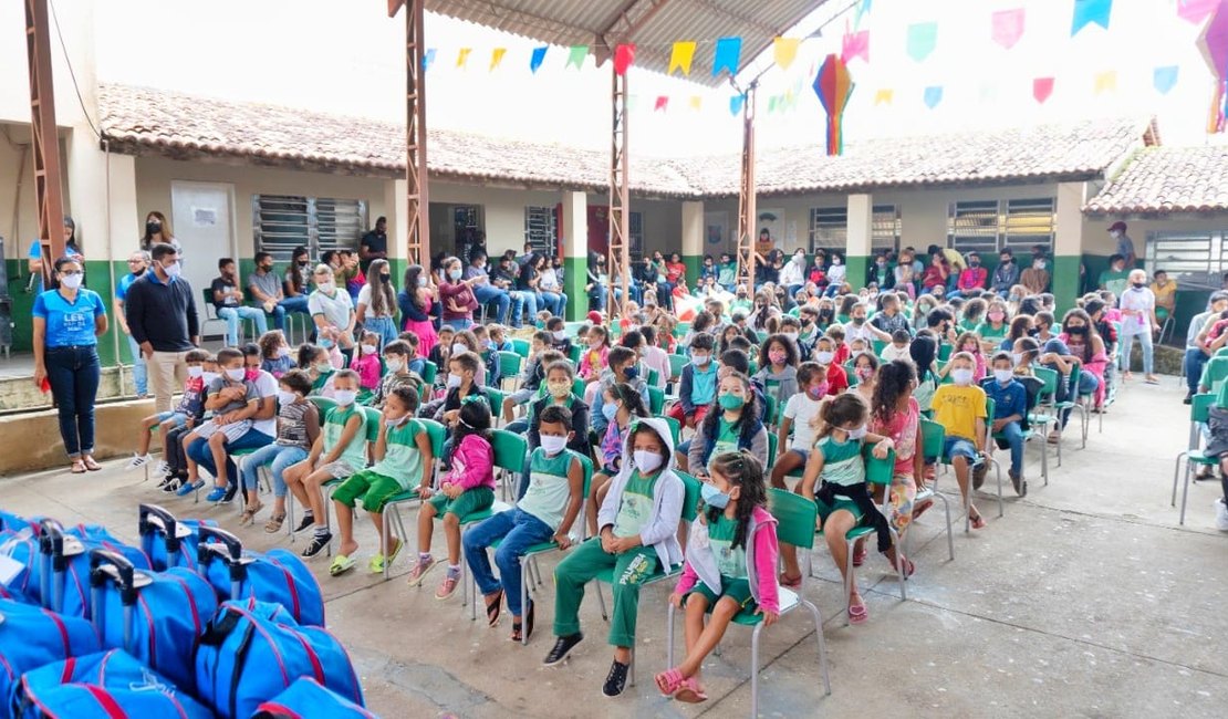 Prefeitura de Palmeira e Semede entregam nesta quinta-feira (28) kits escolares a mais de 2 mil alunos e professores