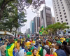 Apoiadores de Flávio Bolsonaro se reúnem para ato na Avenida Paulista