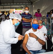 Vacinação de idosos a partir de 85 anos continua no fim de semana em Maceió