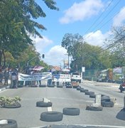 [Vídeo] Funcionários do Hospital Veredas fazem novo protesto por atraso salarial nesta quarta-feira (10)