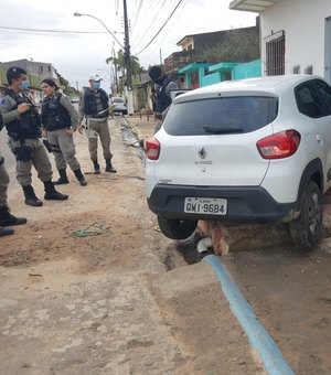 Motorista perde controle e invade casa na cidade de Paripueira