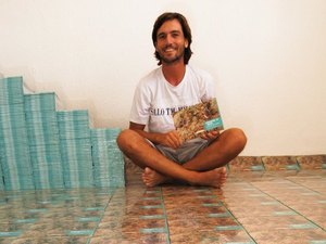 Mergulhador argentino lança livro de fotografia submarina