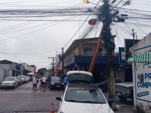 [Vídeo] Empresários têm prejuízos com incêndios em fiação de internet em postes de Arapiraca
