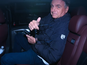 “Não está claro o que posso ou não falar”, diz Bolsonaro em visita à sede do PL