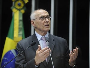 Eduardo Suplicy é preso ao tentar impedir reintegração de posse em SP