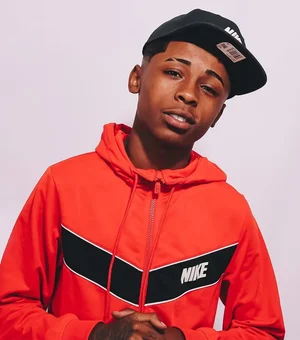 Mc Meno K, de 16 anos de idade, sofre tentativa de homicídio e é hospitalizado