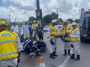 Ronda no Bairro e Samu socorrem vítima de acidente no Benedito Bentes