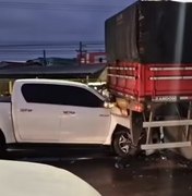 Colisão entre Hilux e carreta é registrada na rodovia AL-220, em Arapiraca