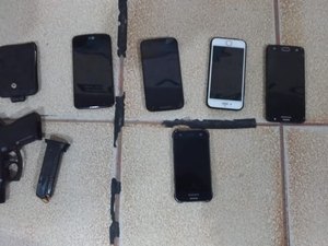 Dupla de assaltantes é presa com cinco celulares e uma pistola no Sertão