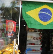 Lojista de Maragogi aposta na polarização Bolsonaro x Lula para faturar