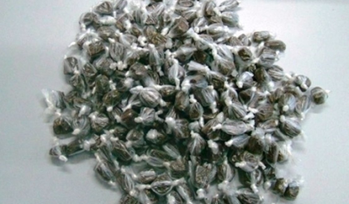 Jovem é preso por tráfico de drogas em Rio Largo