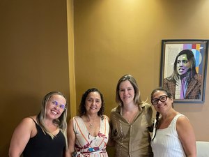 Cibele Moura reúne mães atípicas e presidente de instituto para discutir o Código de Defesa da Pessoa com Autismo