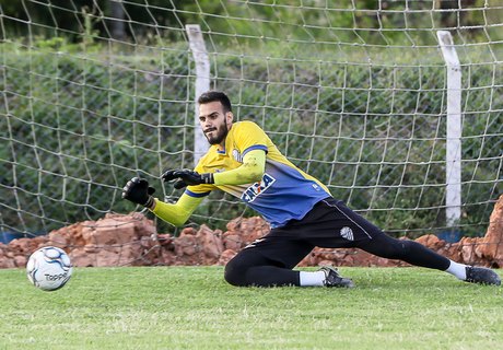 Resultado de imagem para goleiro lucas frigere