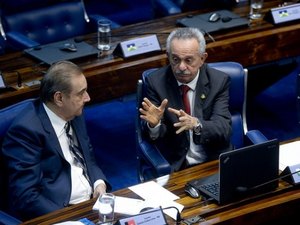 ?Dilma e o partido dela brincaram de governar?, diz Benedito de Lira,